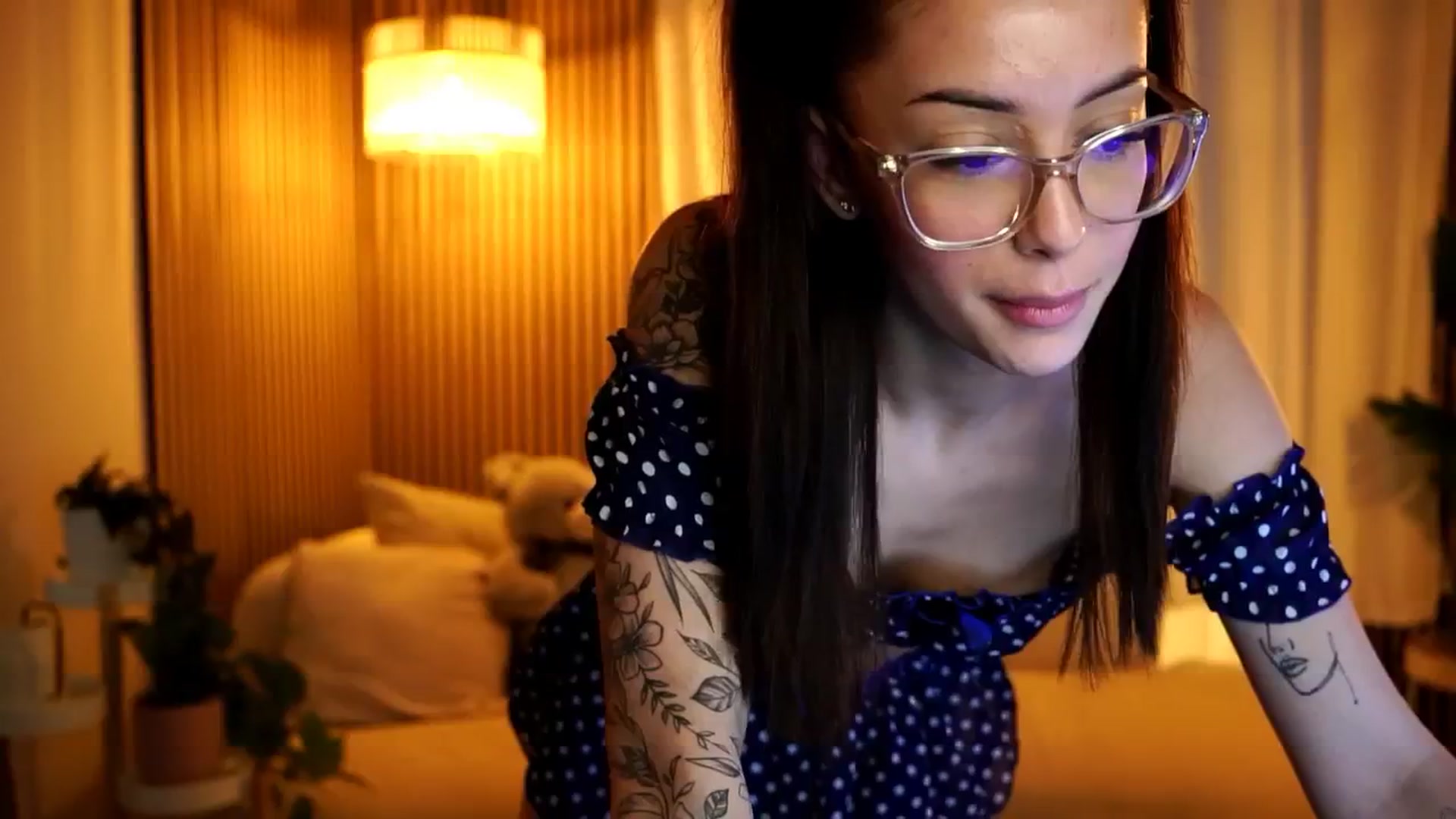 Gallery image thumbnail from Naomii18's myfreecams stream on, 12/17/2024, 15:14 image 4 of 20