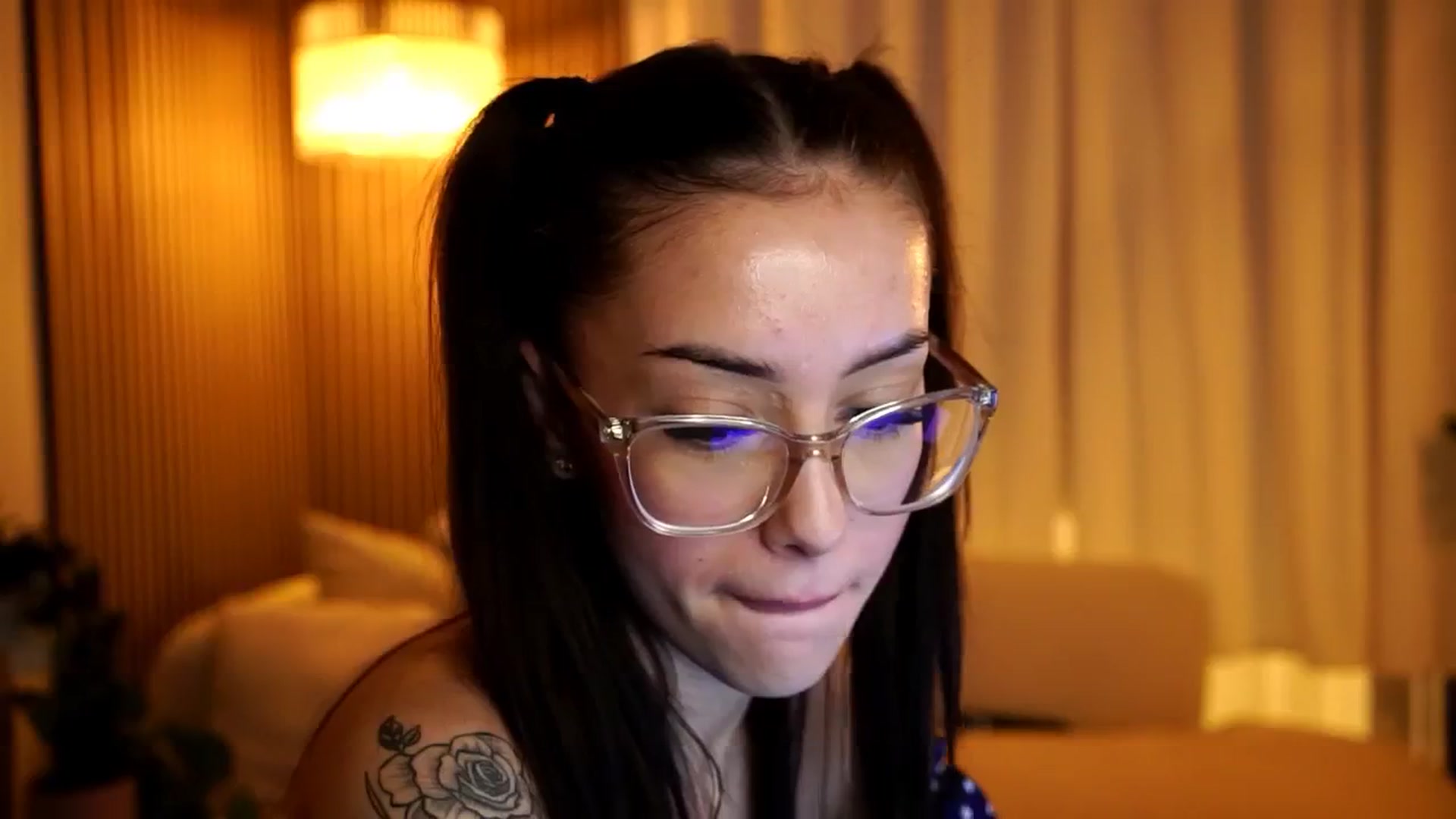 Gallery image thumbnail from Naomii18's myfreecams stream on, 12/17/2024, 15:14 image 19 of 20