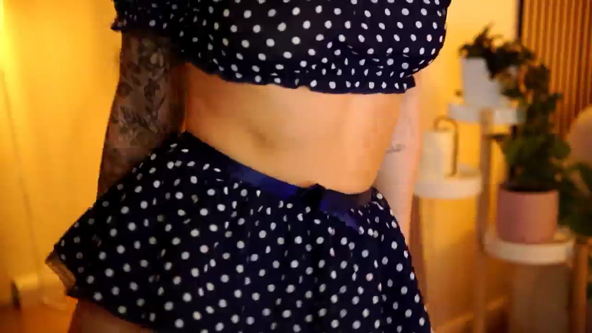 Gallery image thumbnail from Naomii18's myfreecams stream on, 12/17/2024, 15:14 image 7 of 20