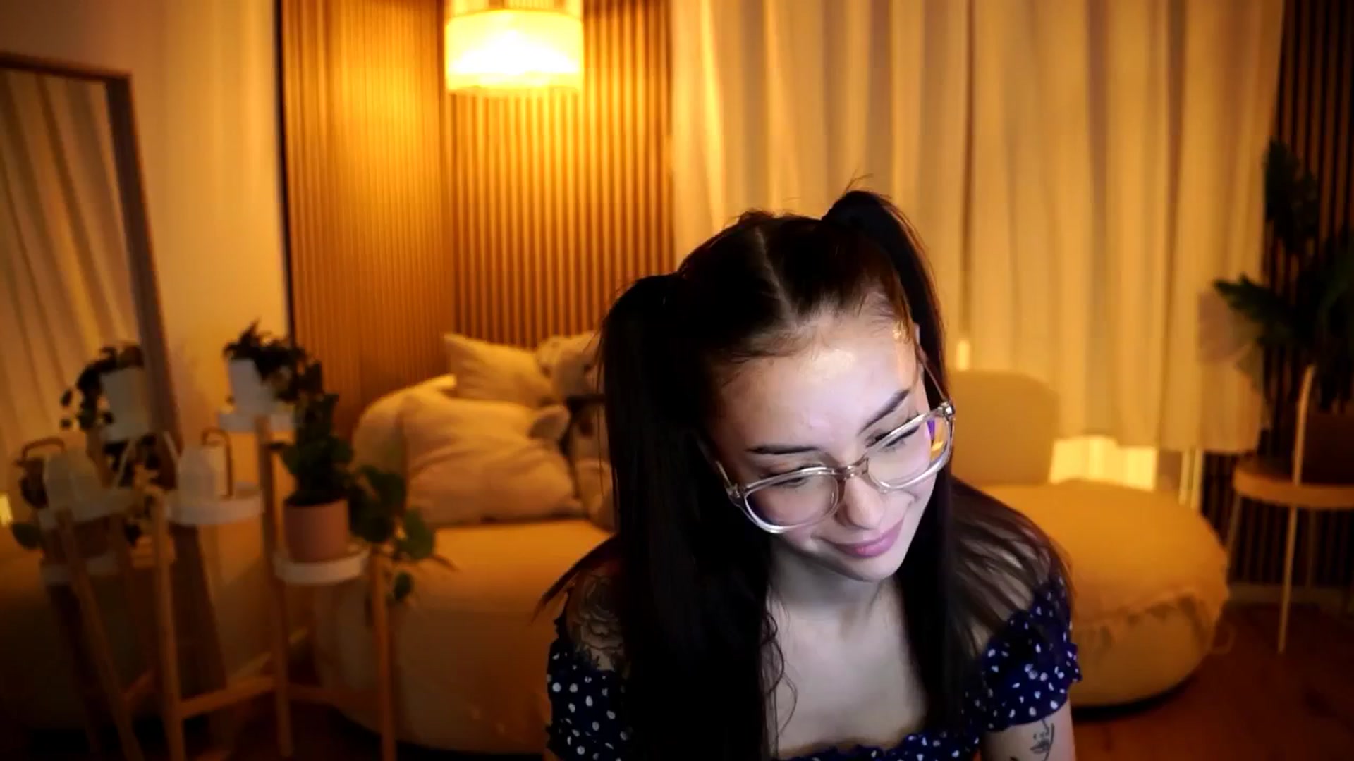 Gallery image thumbnail from Naomii18's myfreecams stream on, 12/17/2024, 18:46 image 1 of 20