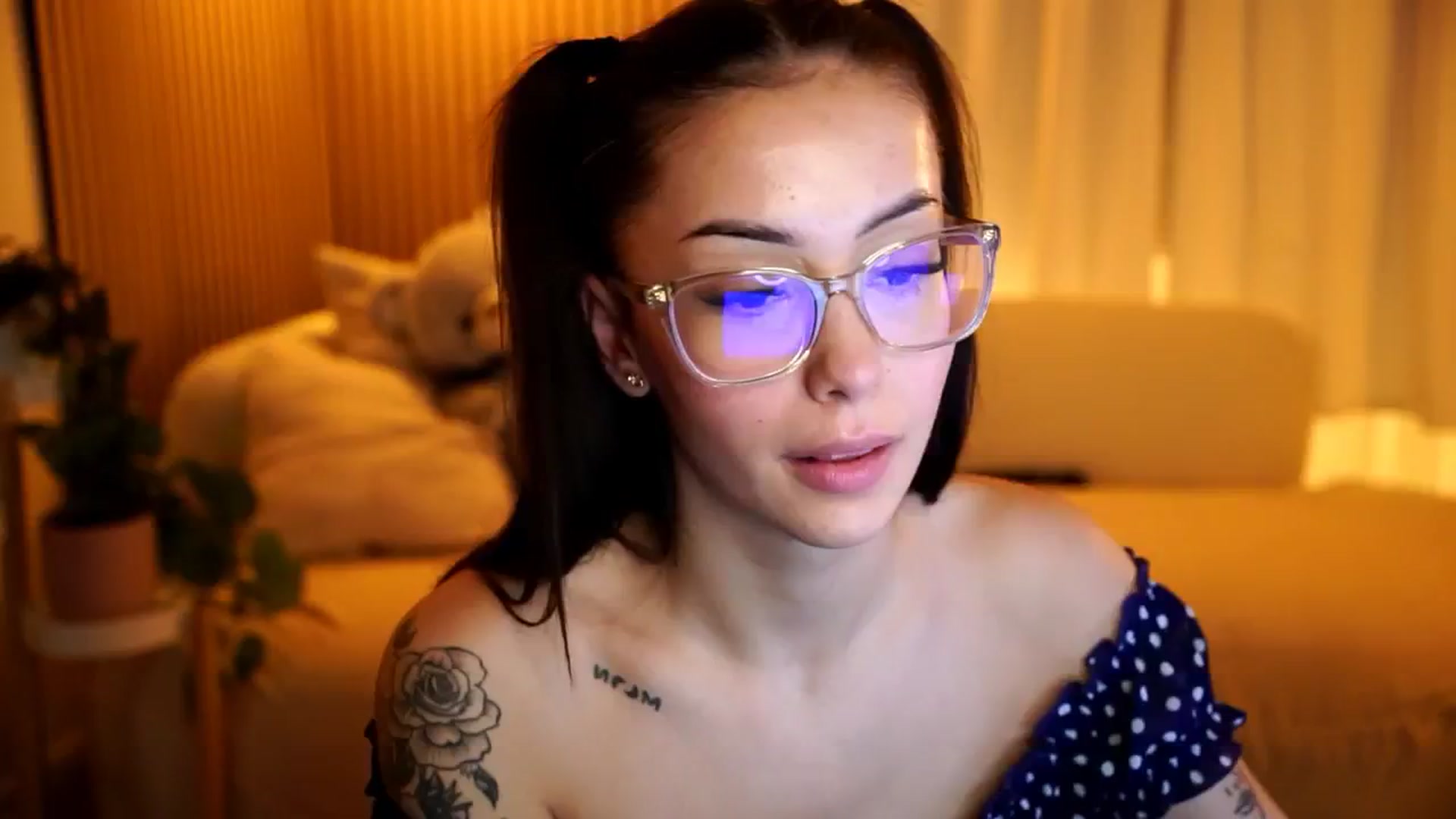 Gallery image thumbnail from Naomii18's myfreecams stream on, 12/17/2024, 18:46 image 8 of 20