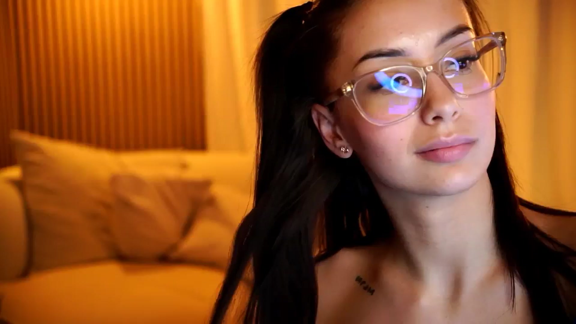 Gallery image thumbnail from Naomii18's myfreecams stream on, 12/17/2024, 18:46 image 19 of 20