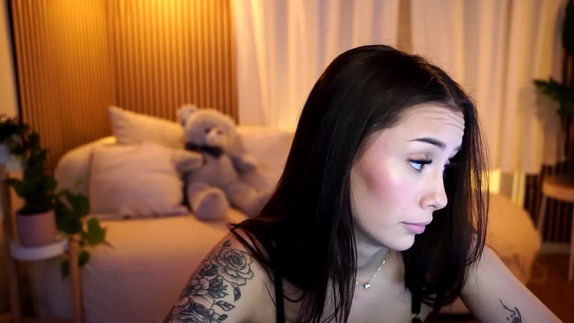 Gallery image thumbnail from Naomii18's myfreecams stream on, 12/19/2024, 15:57 image 20 of 20