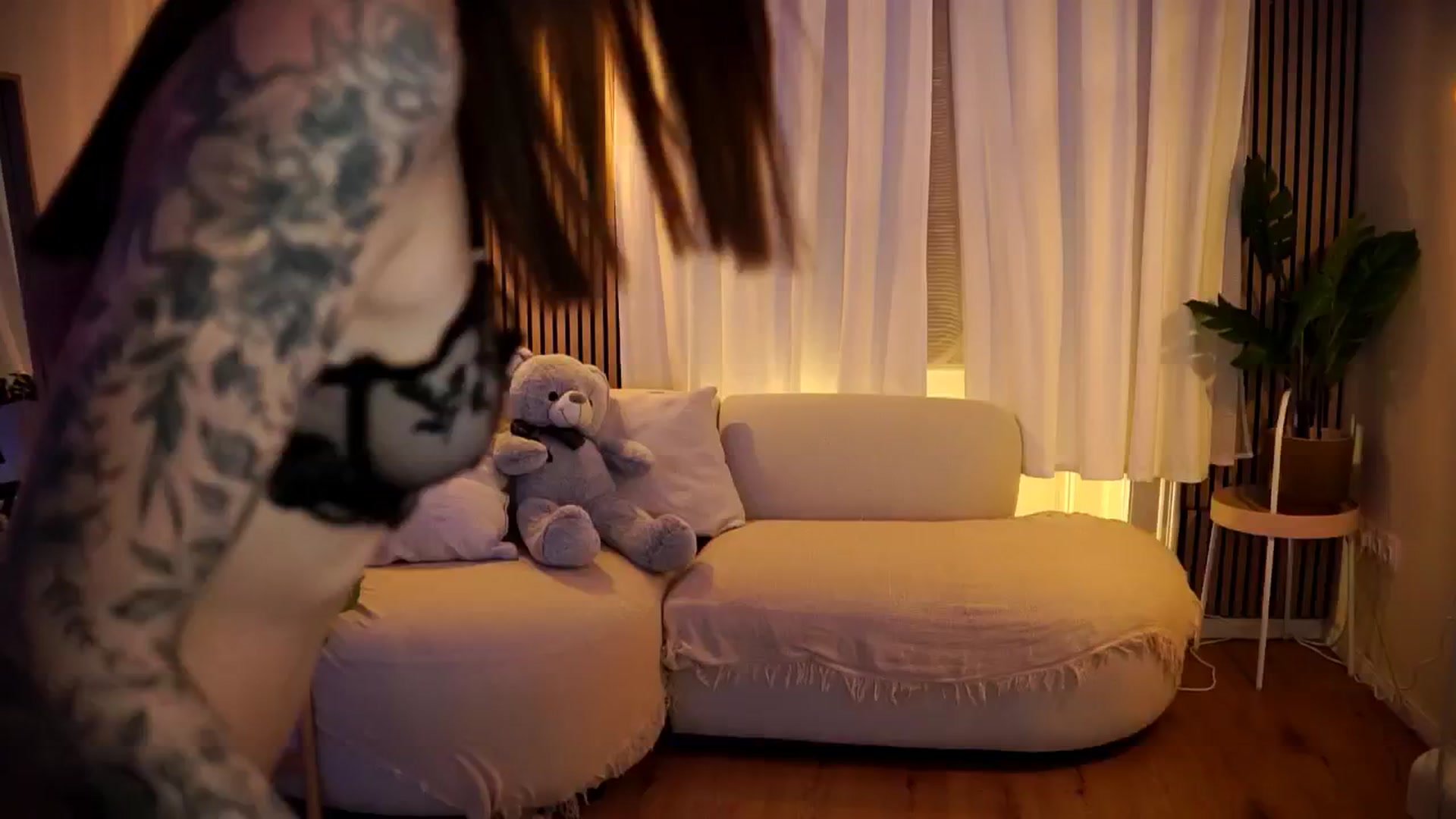 Gallery image thumbnail from Naomii18's myfreecams stream on, 12/19/2024, 15:57 image 1 of 20