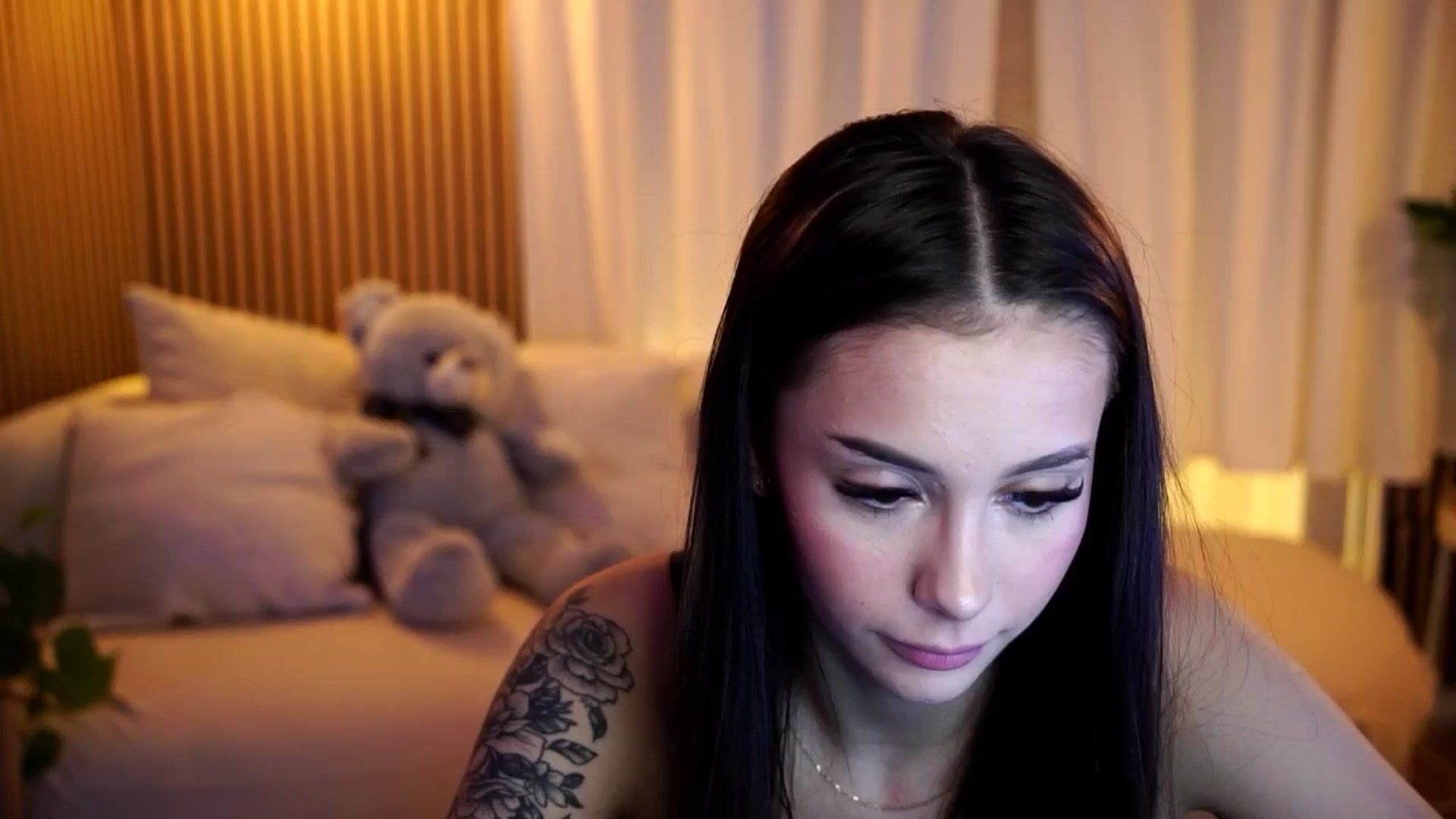 Gallery image thumbnail from Naomii18's myfreecams stream on, 12/19/2024, 15:57 image 12 of 20