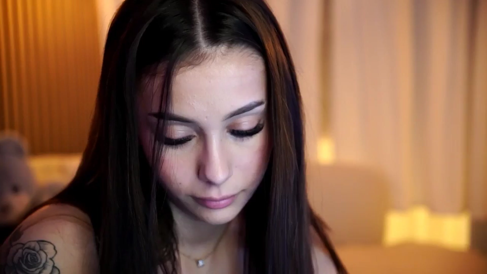 Gallery image thumbnail from Naomii18's myfreecams stream on, 12/19/2024, 20:33 image 13 of 20