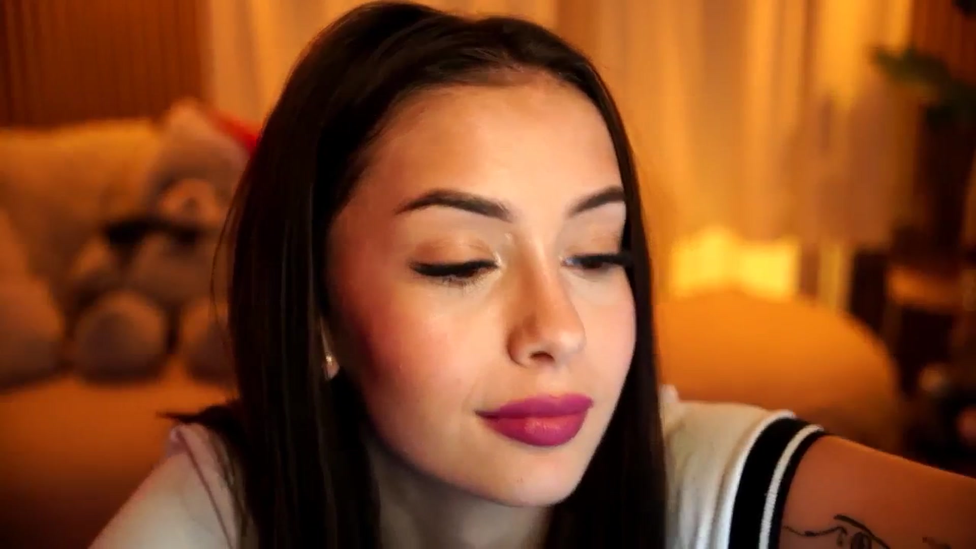 Gallery image thumbnail from Naomii18's myfreecams stream on, 12/21/2024, 15:43 image 19 of 20