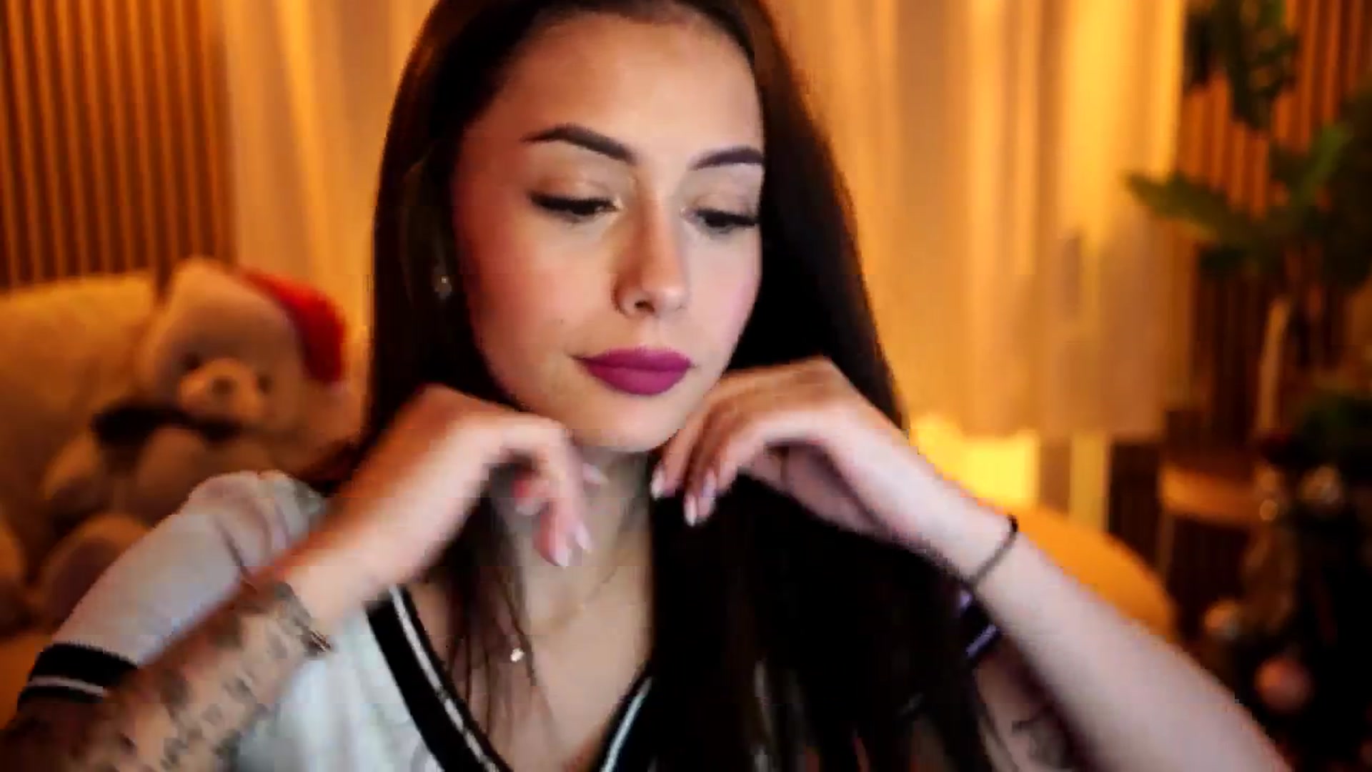 Gallery image thumbnail from Naomii18's myfreecams stream on, 12/21/2024, 15:43 image 16 of 20