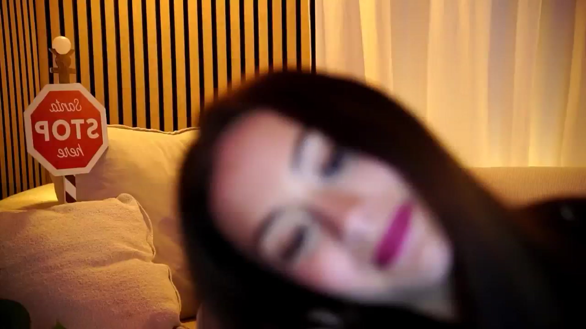 Gallery image thumbnail from Naomii18's myfreecams stream on, 12/21/2024, 15:43 image 1 of 20