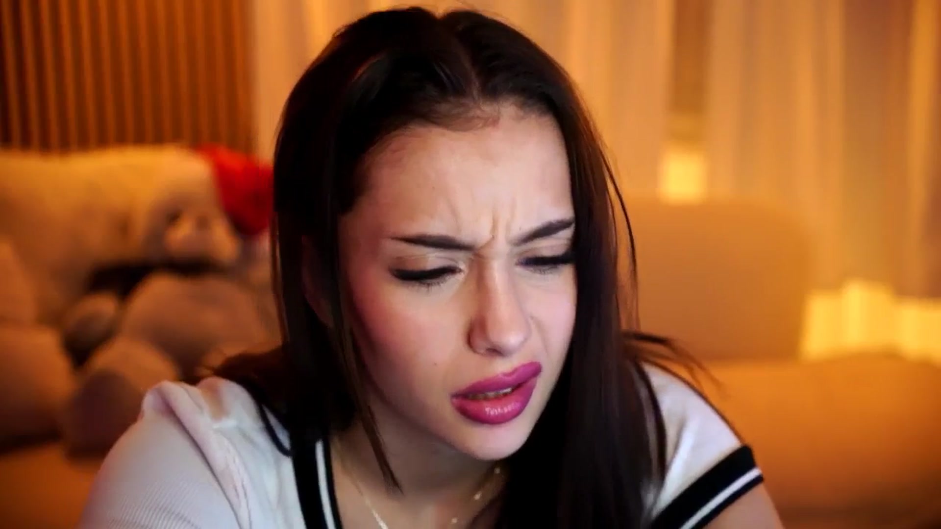 Gallery image thumbnail from Naomii18's myfreecams stream on, 12/21/2024, 19:59 image 12 of 20