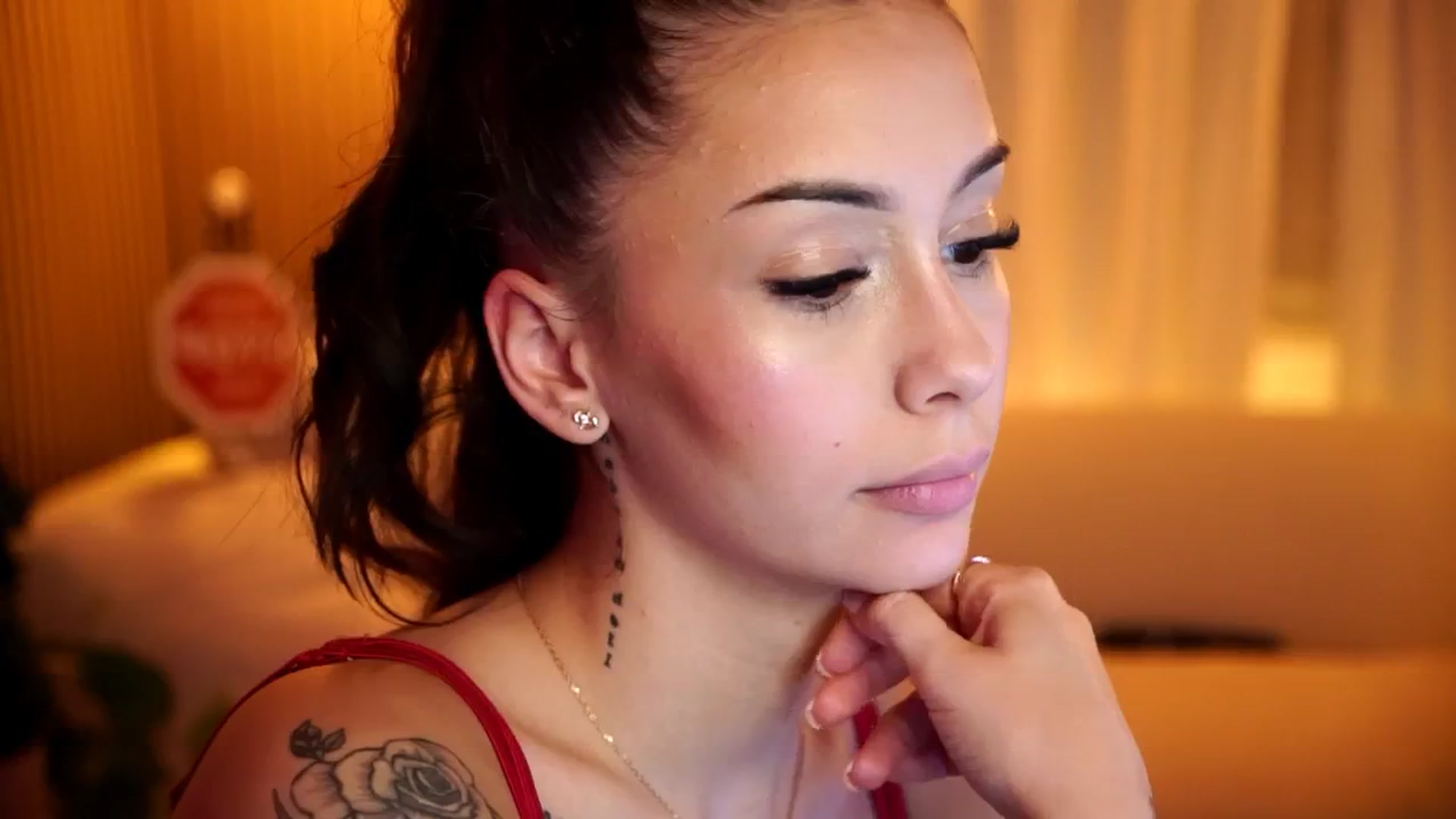 Gallery image thumbnail from Naomii18's myfreecams stream on, 12/22/2024, 21:53 image 12 of 20