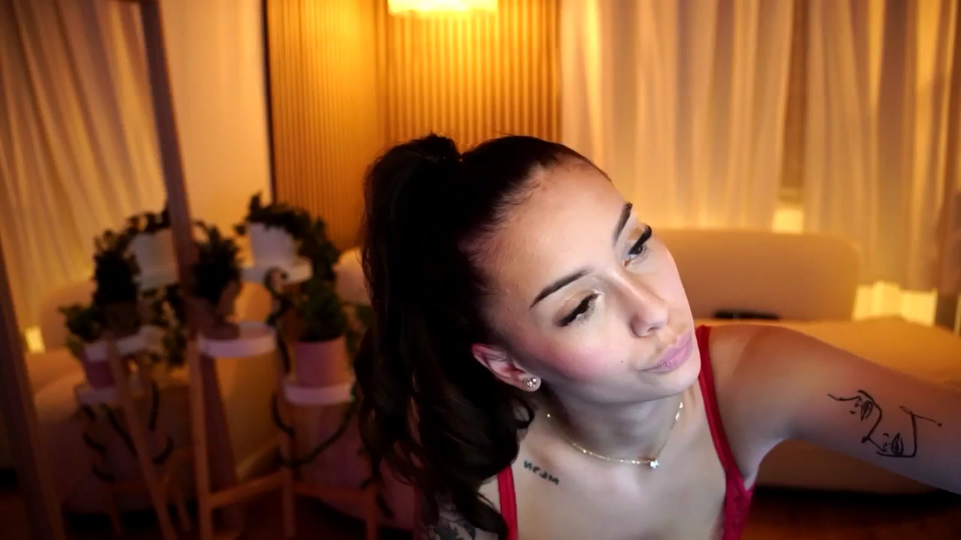 Gallery image thumbnail from Naomii18's myfreecams stream on, 12/22/2024, 21:53 image 18 of 20