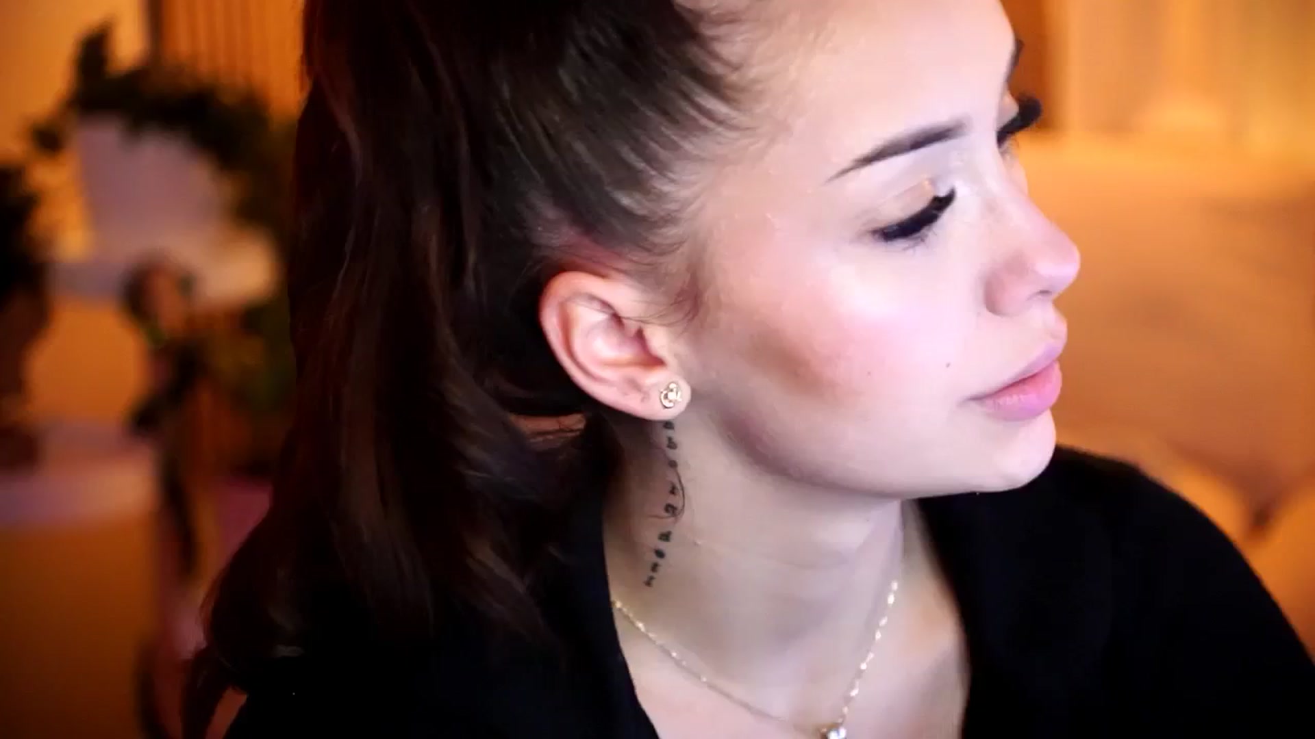 Gallery image thumbnail from Naomii18's myfreecams stream on, 12/23/2024, 24:04 image 5 of 20