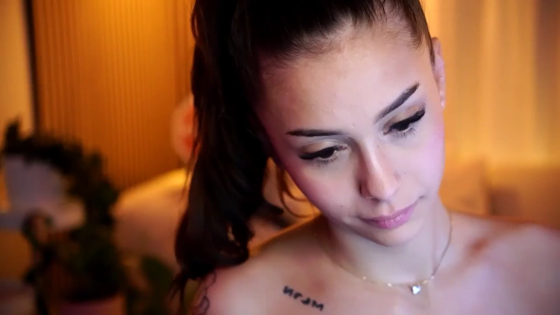 Gallery image thumbnail from Naomii18's myfreecams stream on, 12/23/2024, 24:04 image 20 of 20