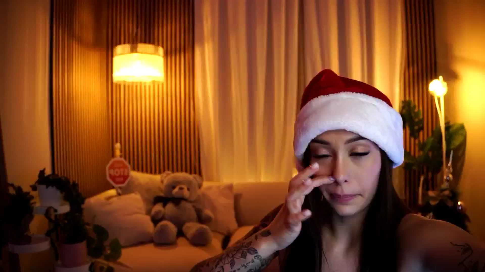Gallery image thumbnail from Naomii18's myfreecams stream on, 12/23/2024, 15:18 image 19 of 20