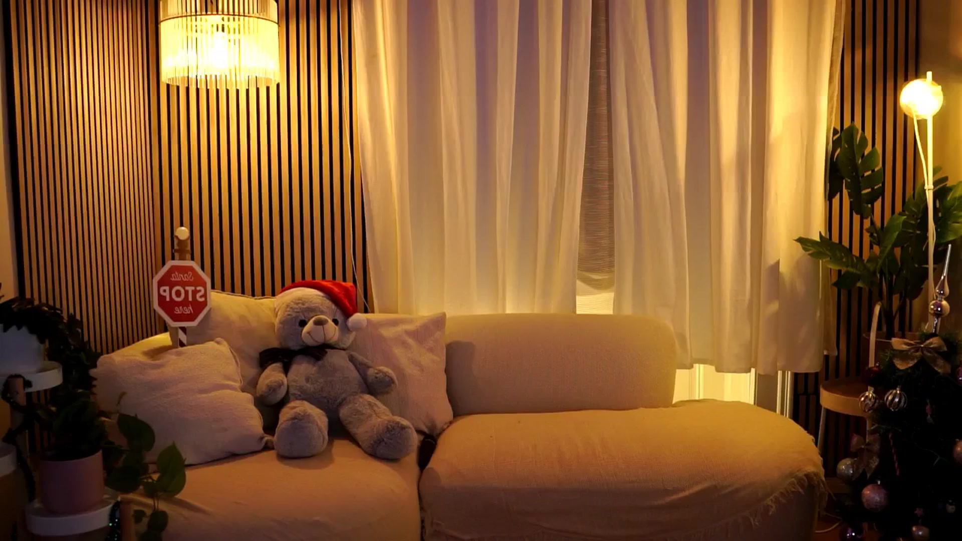 Gallery image thumbnail from Naomii18's myfreecams stream on, 12/23/2024, 15:18 image 5 of 20