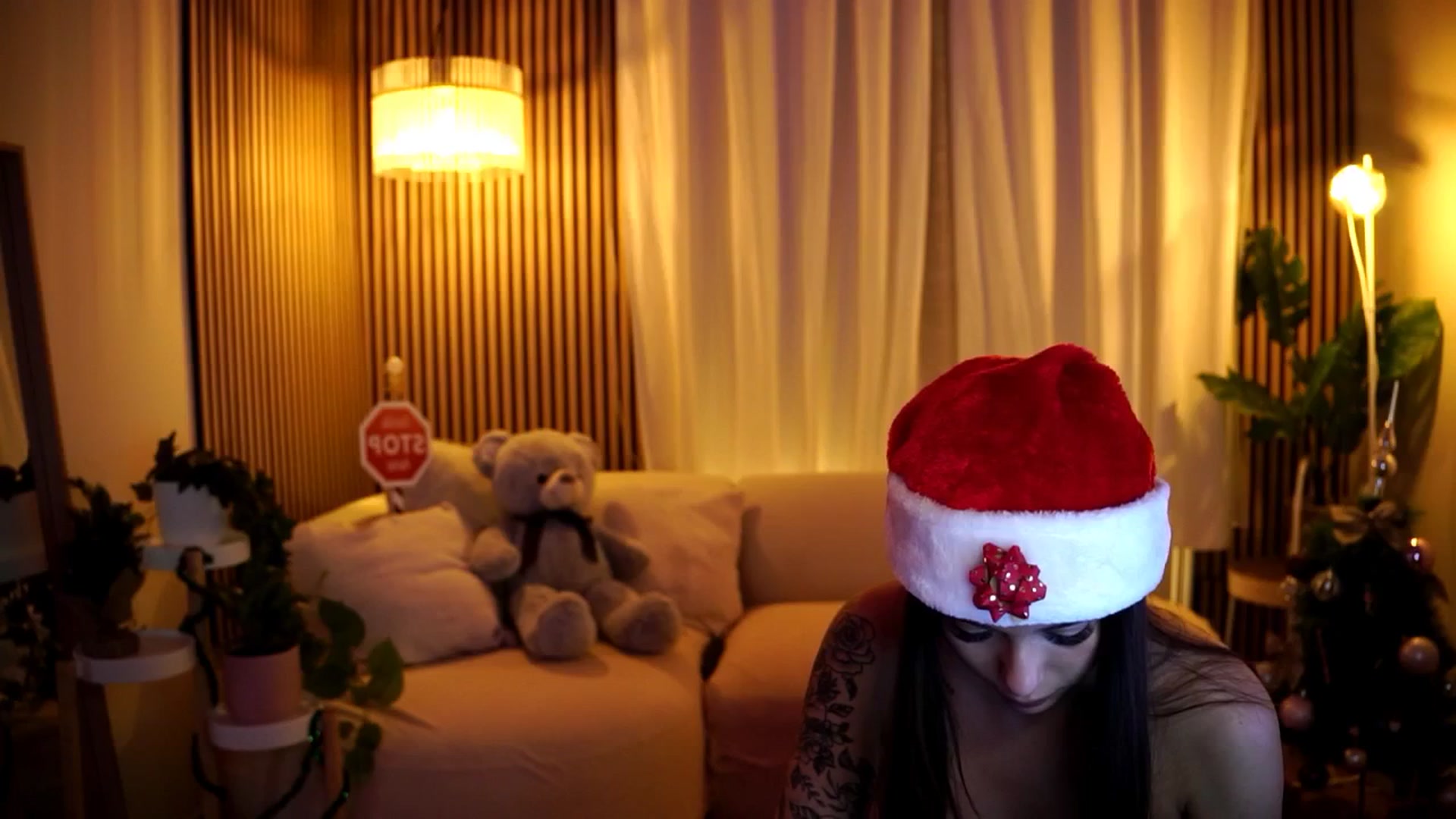 Gallery image thumbnail from Naomii18's myfreecams stream on, 12/23/2024, 17:48 image 9 of 20