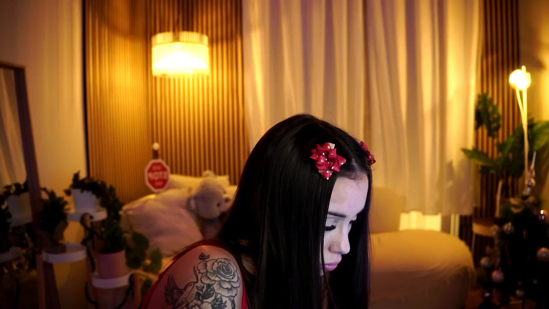 Gallery image thumbnail from Naomii18's myfreecams stream on, 12/23/2024, 18:56 image 13 of 20