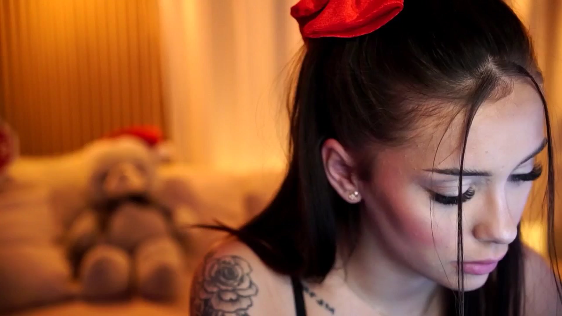 Gallery image thumbnail from Naomii18's myfreecams stream on, 12/24/2024, 17:35 image 3 of 20