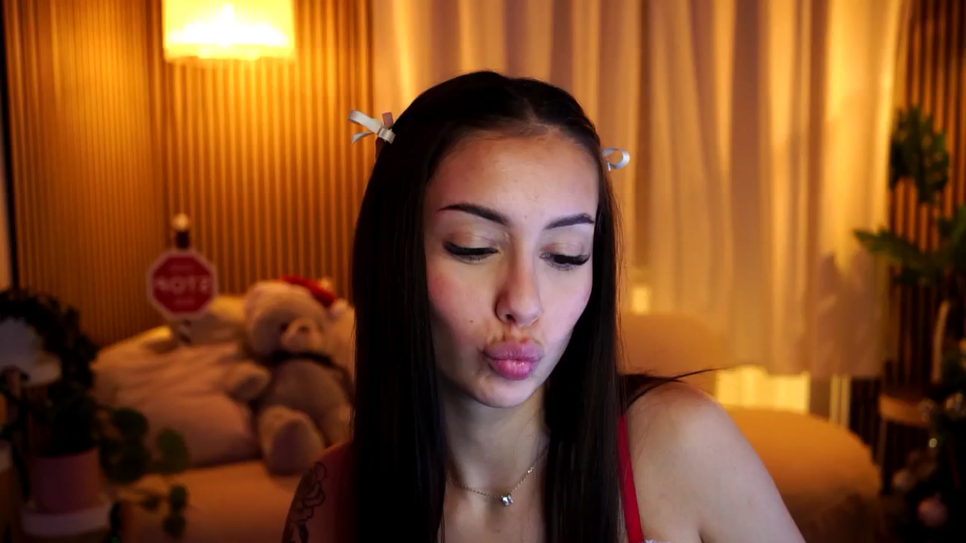 Gallery image thumbnail from Naomii18's myfreecams stream on, 12/26/2024, 18:07 image 13 of 20