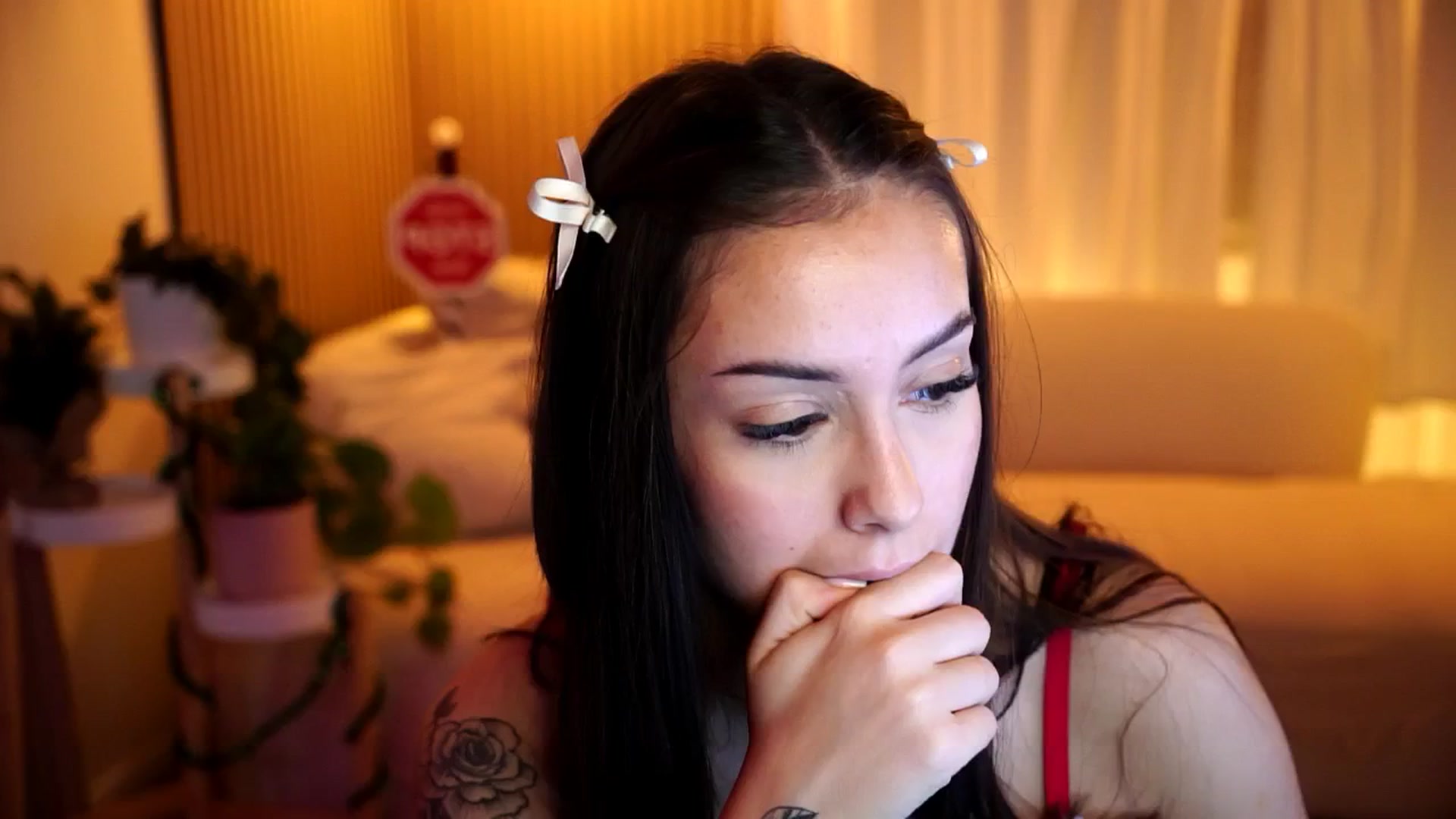 Gallery image thumbnail from Naomii18's myfreecams stream on, 12/26/2024, 18:07 image 19 of 20