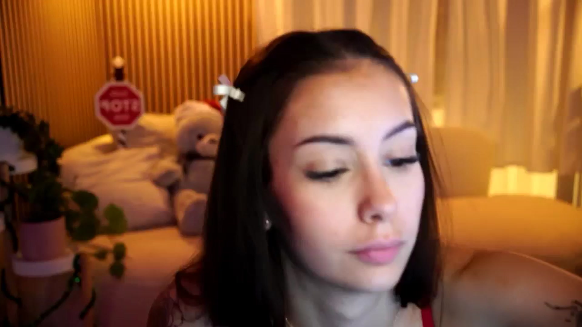Gallery image thumbnail from Naomii18's myfreecams stream on, 12/26/2024, 18:07 image 5 of 20