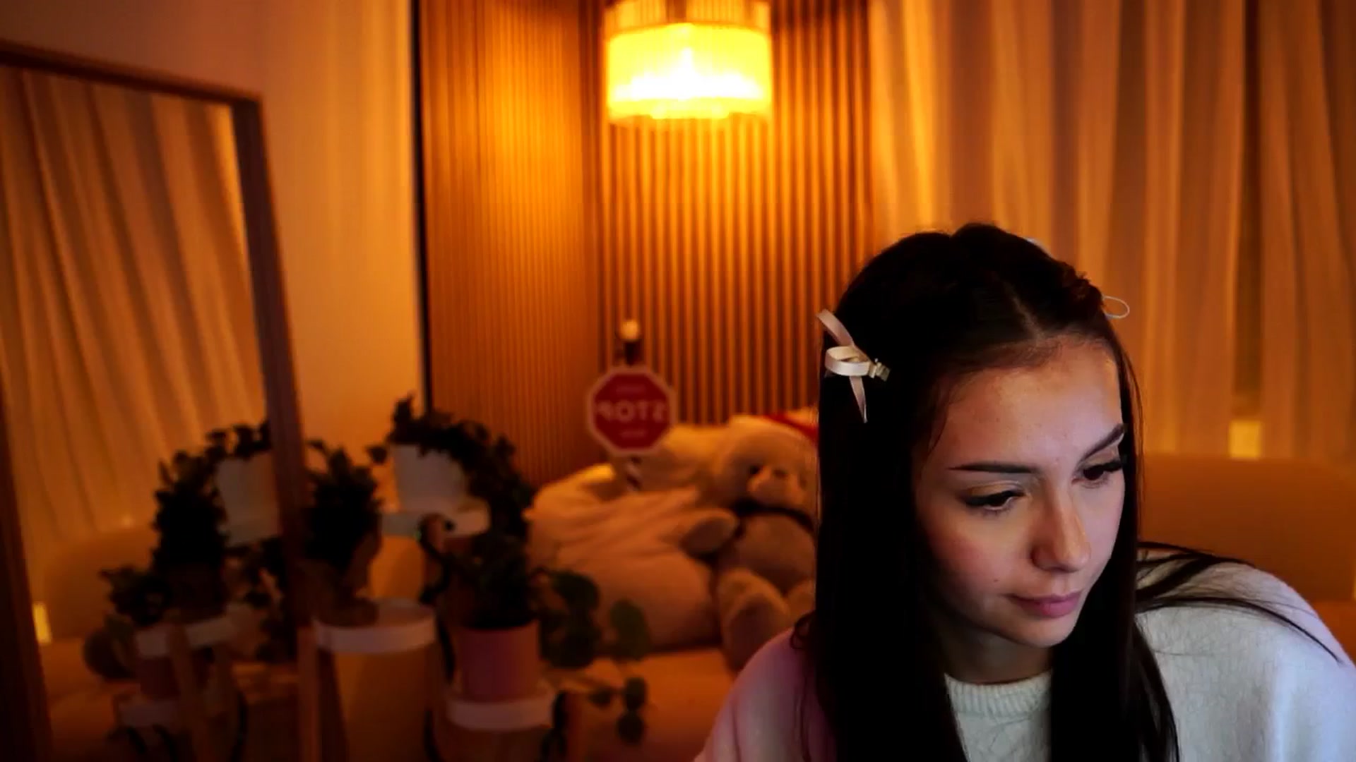Gallery image thumbnail from Naomii18's myfreecams stream on, 12/26/2024, 19:46 image 16 of 20