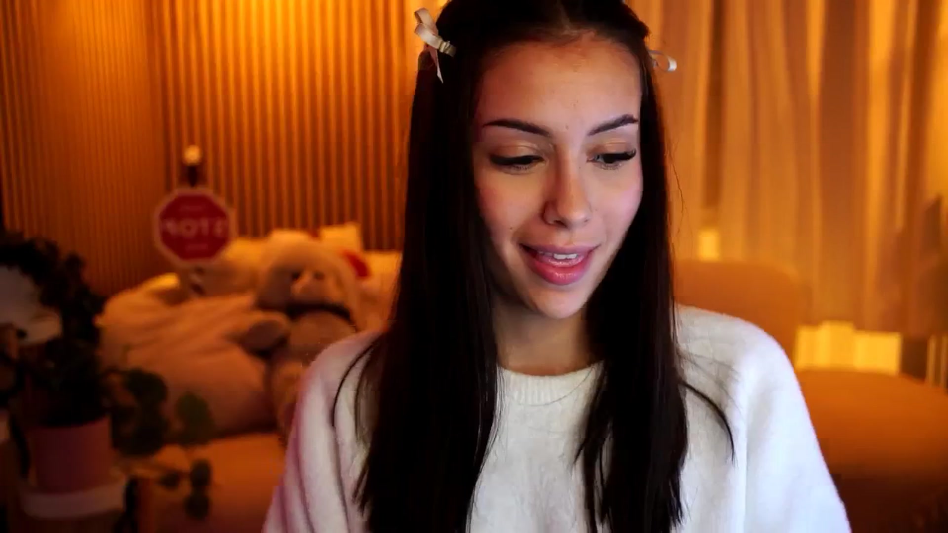 Gallery image thumbnail from Naomii18's myfreecams stream on, 12/26/2024, 19:46 image 19 of 20