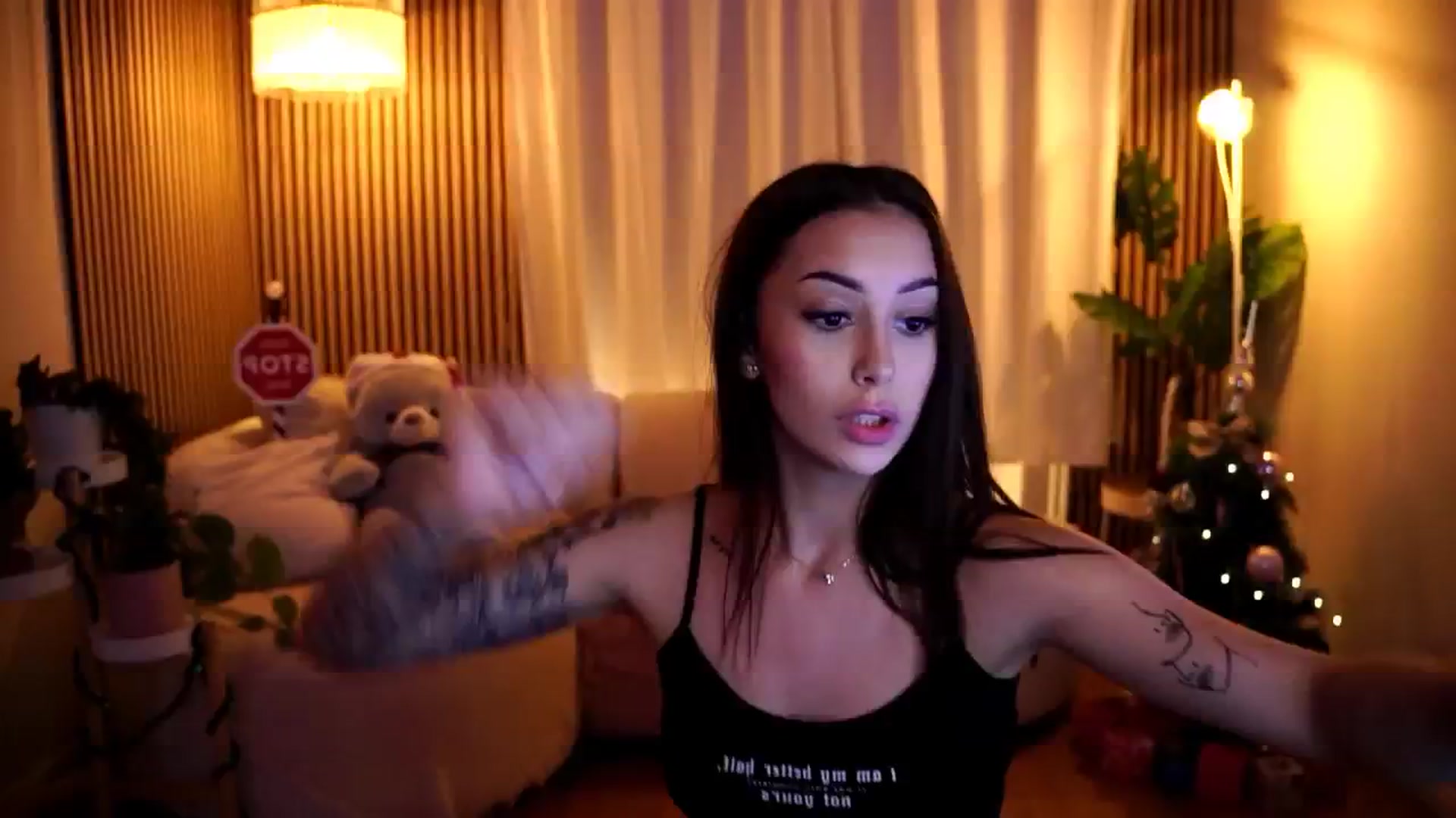 Gallery image thumbnail from Naomii18's myfreecams stream on, 12/27/2024, 15:08 image 16 of 20