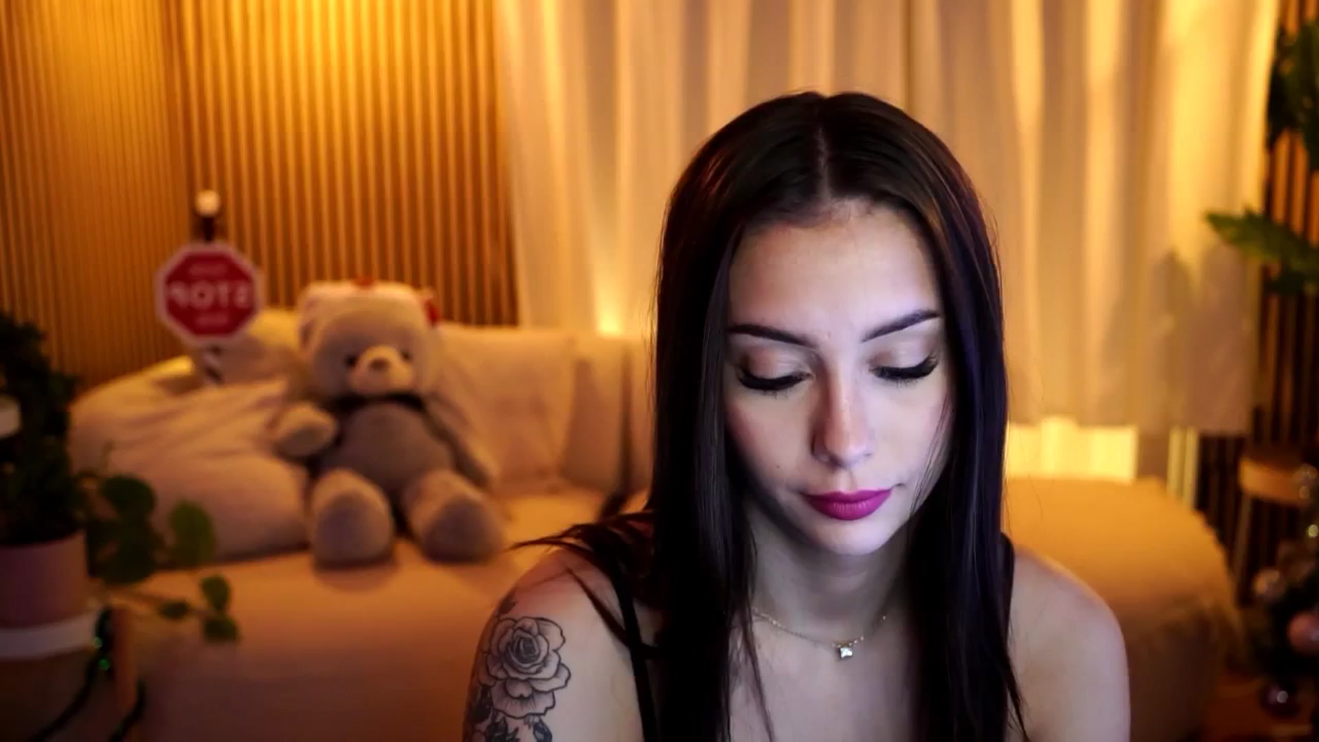 Gallery image thumbnail from Naomii18's myfreecams stream on, 12/27/2024, 17:49 image 1 of 20