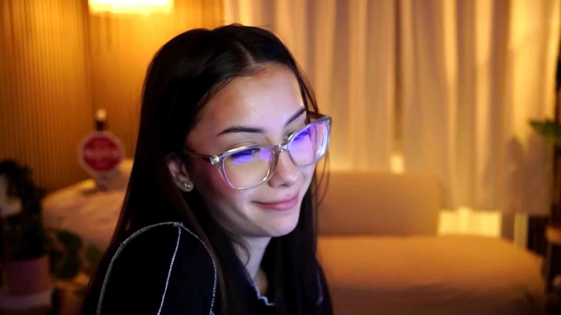 Gallery image thumbnail from Naomii18's myfreecams stream on, 12/28/2024, 16:47 image 3 of 20
