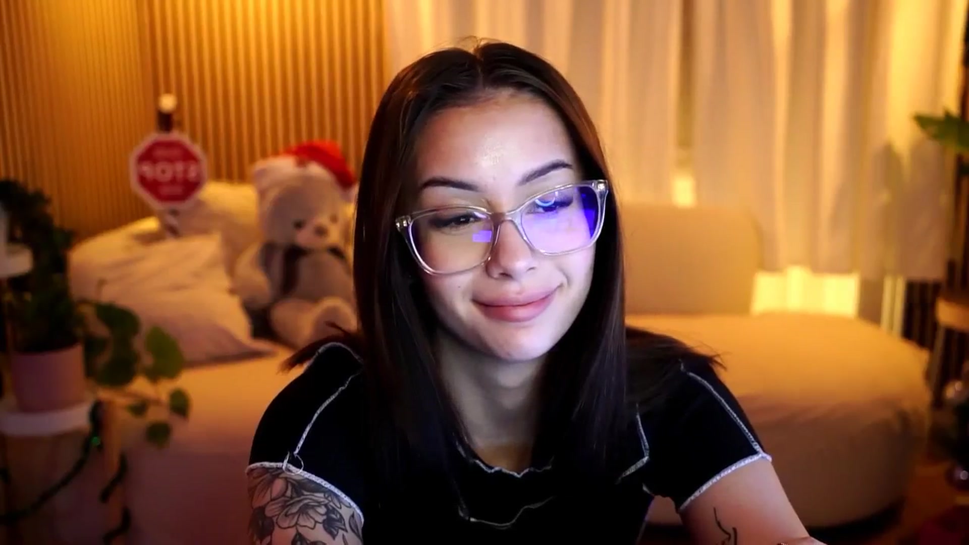 Gallery image thumbnail from Naomii18's myfreecams stream on, 12/28/2024, 16:47 image 2 of 20