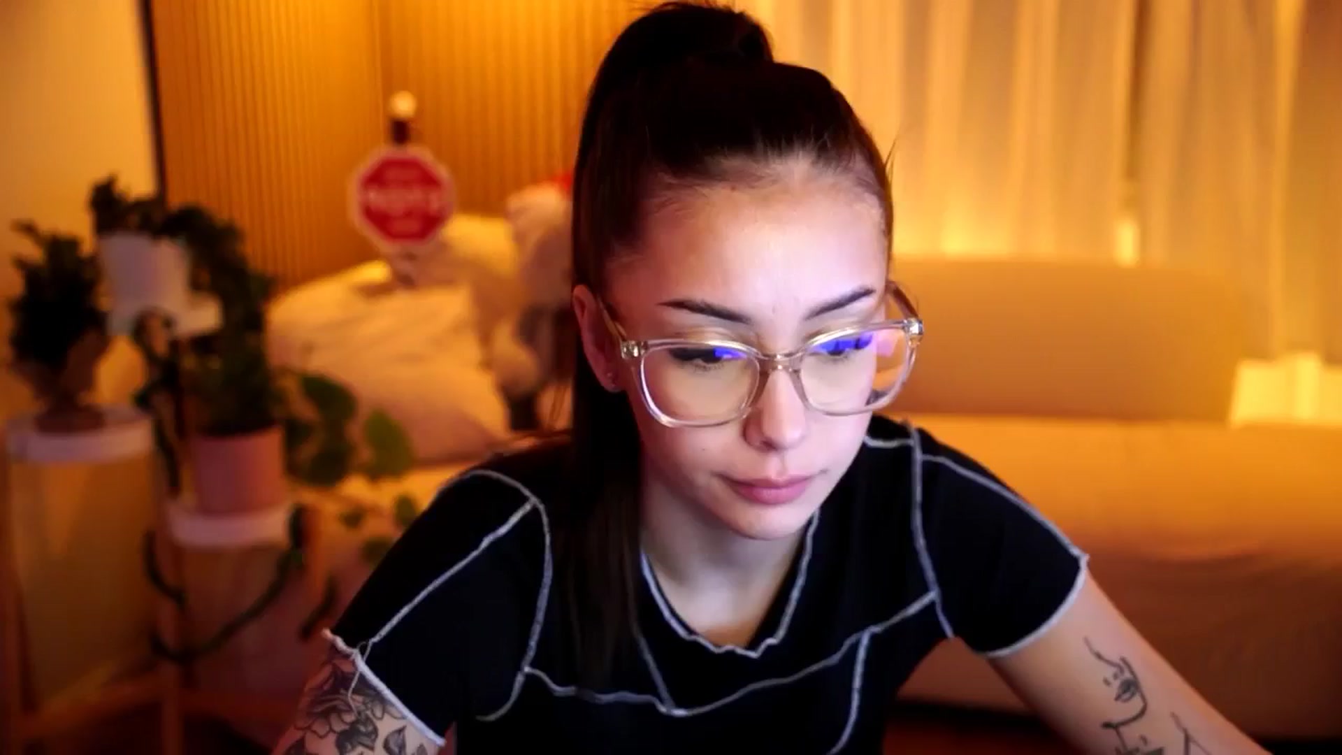Gallery image thumbnail from Naomii18's myfreecams stream on, 12/28/2024, 18:41 image 2 of 20