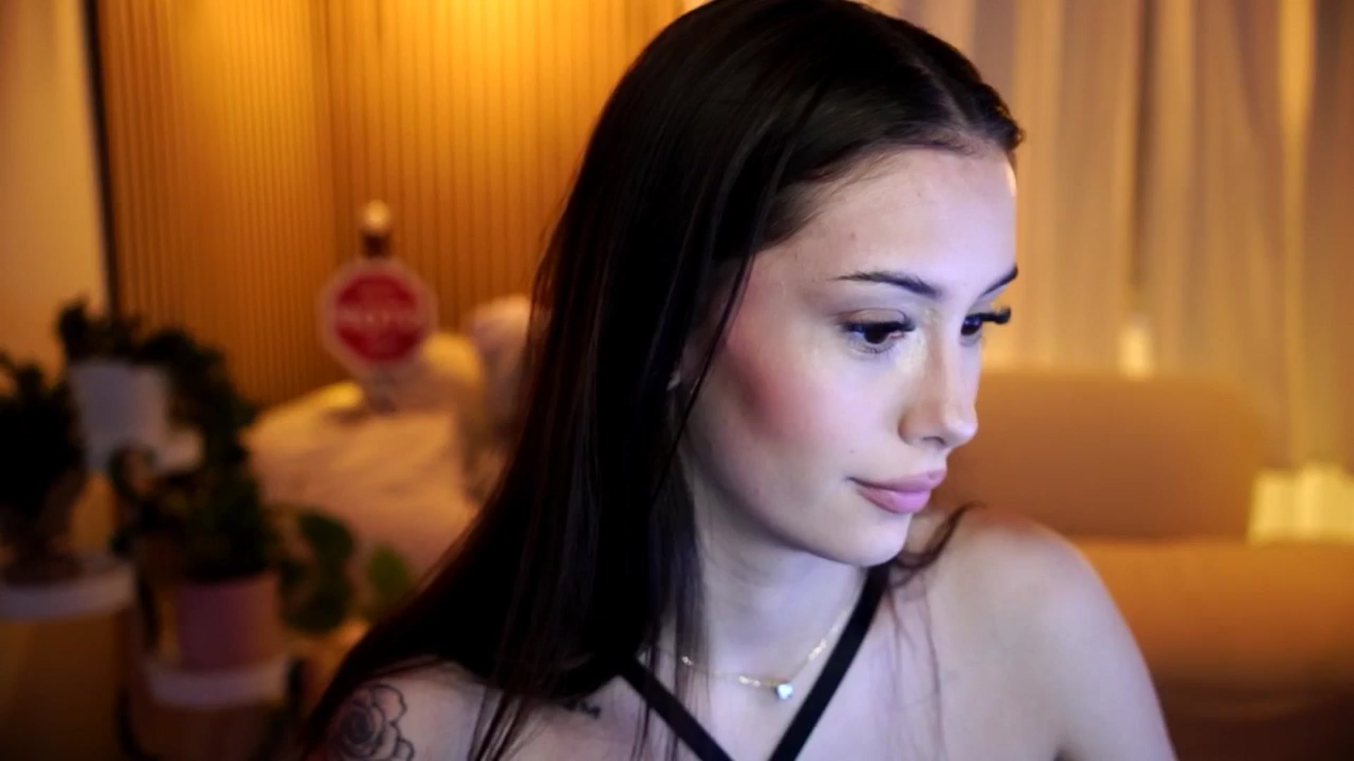 Gallery image thumbnail from Naomii18's myfreecams stream on, 12/29/2024, 14:47 image 13 of 20