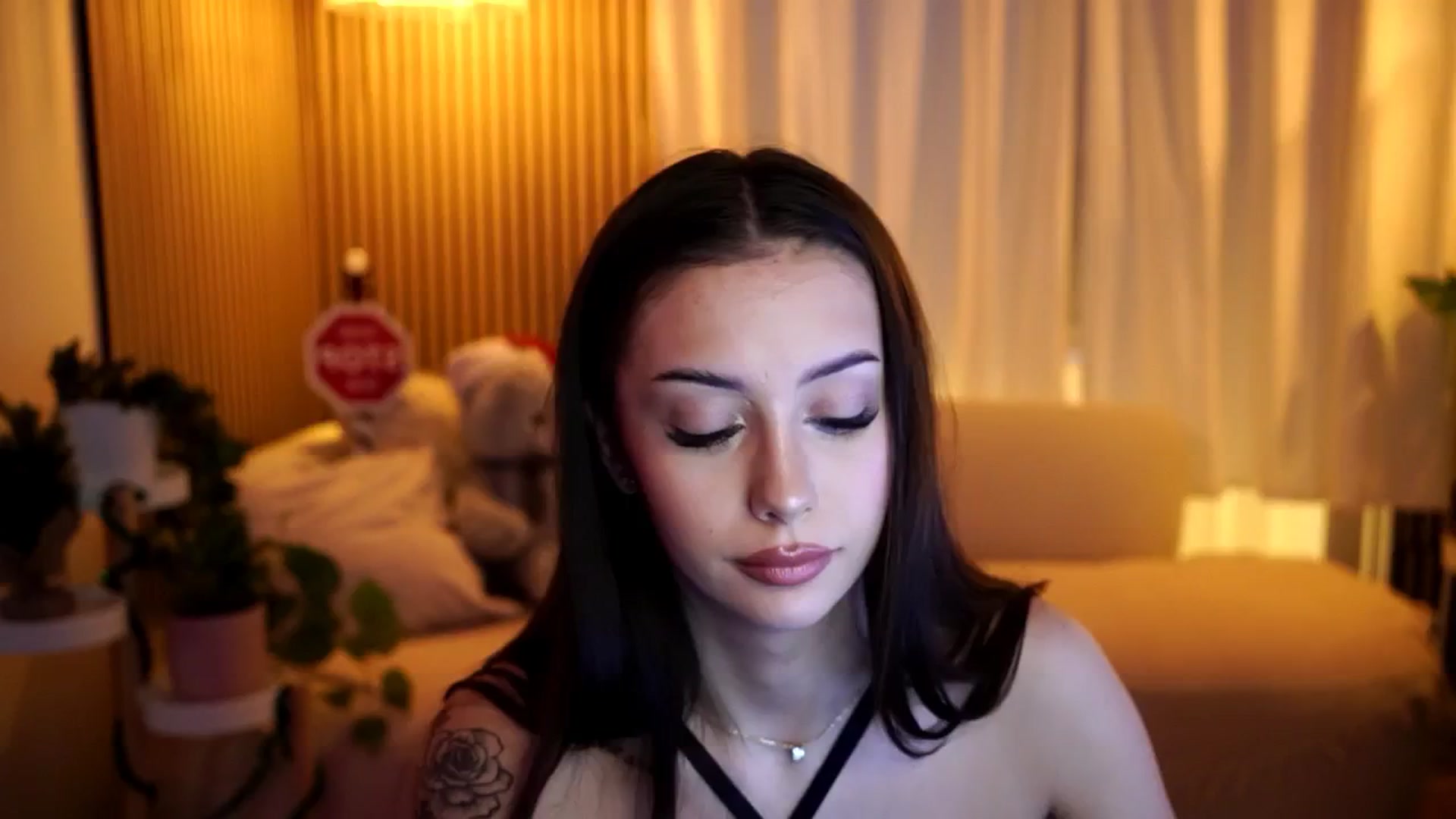 Gallery image thumbnail from Naomii18's myfreecams stream on, 12/29/2024, 14:47 image 4 of 20