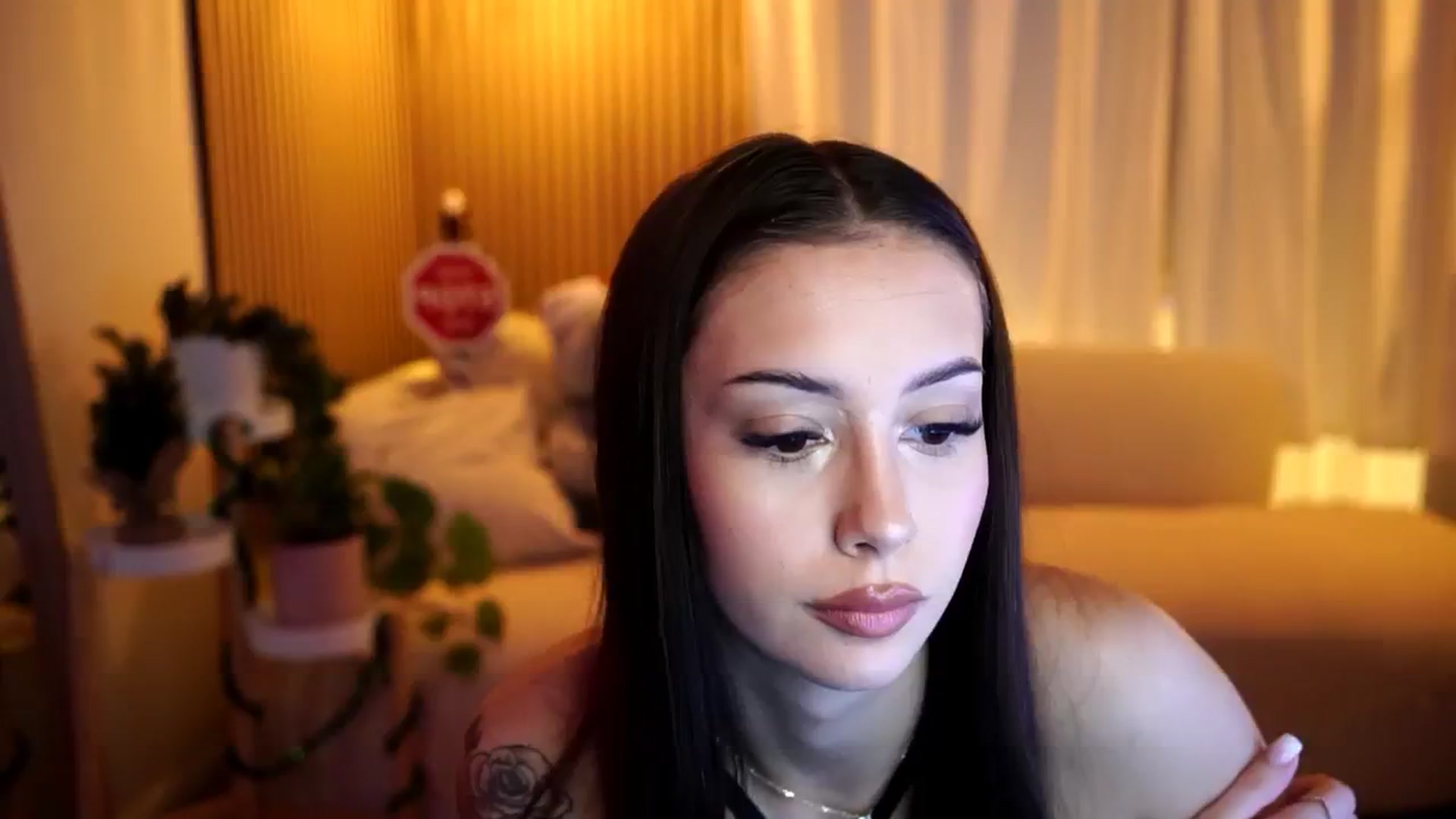 Gallery image thumbnail from Naomii18's myfreecams stream on, 12/29/2024, 14:47 image 7 of 20