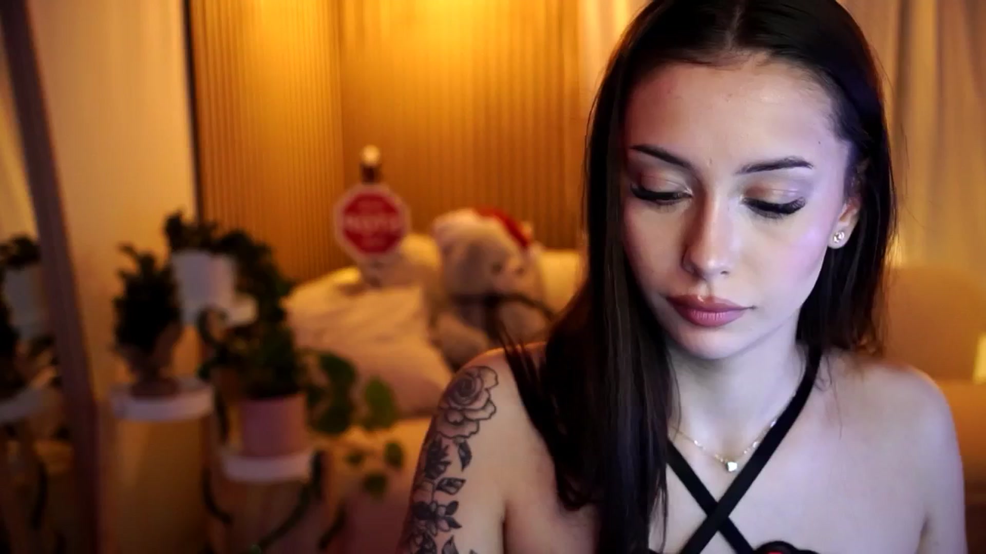 Gallery image thumbnail from Naomii18's myfreecams stream on, 12/29/2024, 14:47 image 12 of 20