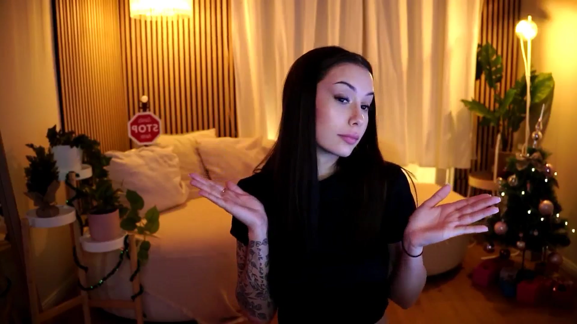 Gallery image thumbnail from Naomii18's myfreecams stream on, 12/29/2024, 19:15 image 5 of 20