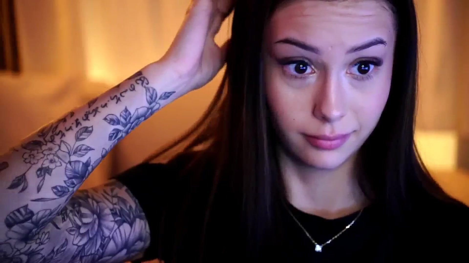 Gallery image thumbnail from Naomii18's myfreecams stream on, 12/29/2024, 19:15 image 3 of 20