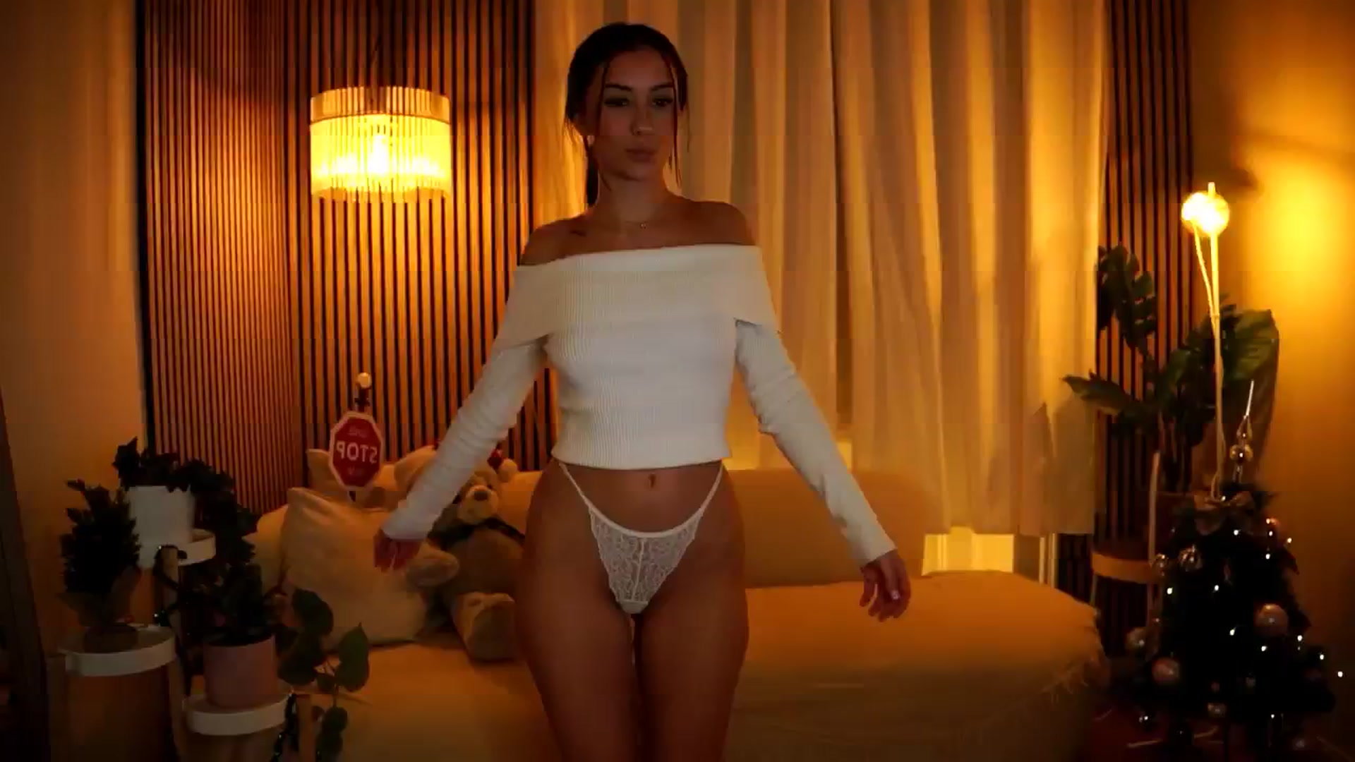 Gallery image thumbnail from Naomii18's myfreecams stream on, 12/30/2024, 06:29 image 14 of 20