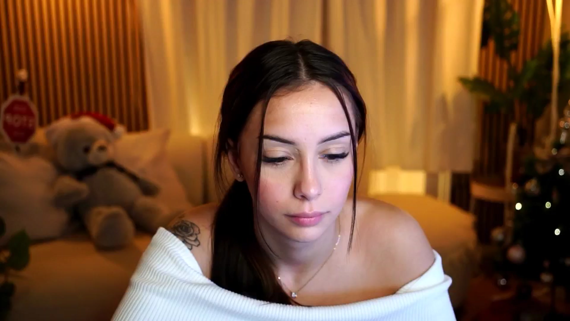 Gallery image thumbnail from Naomii18's myfreecams stream on, 12/30/2024, 06:29 image 17 of 20