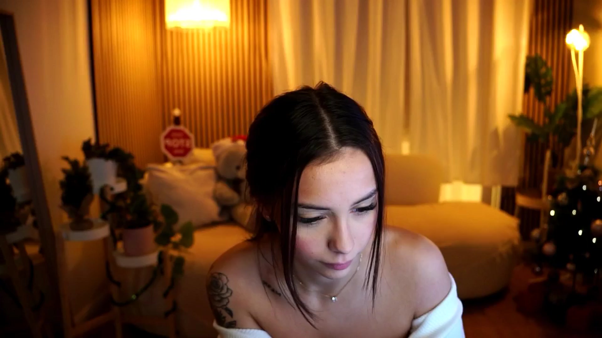 Gallery image thumbnail from Naomii18's myfreecams stream on, 12/30/2024, 06:29 image 2 of 20