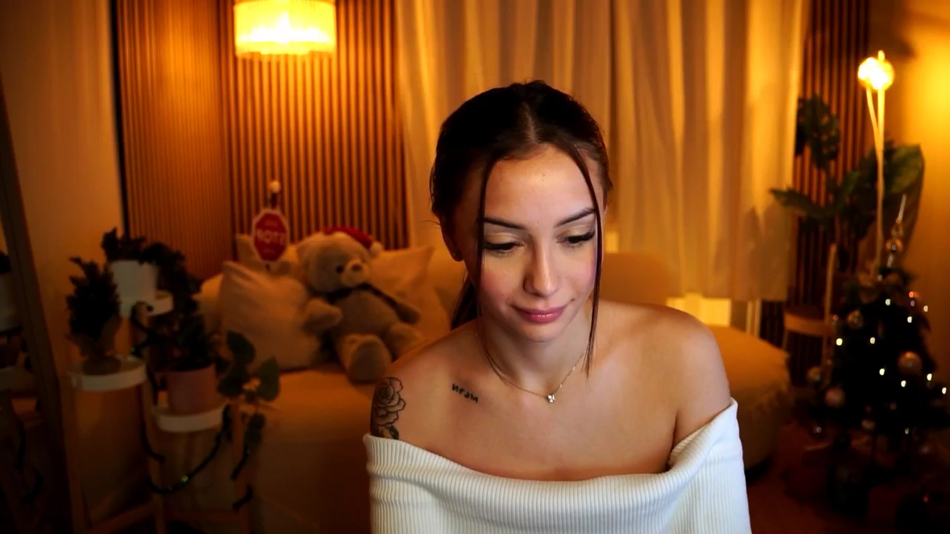 Gallery image thumbnail from Naomii18's myfreecams stream on, 12/30/2024, 06:29 image 20 of 20