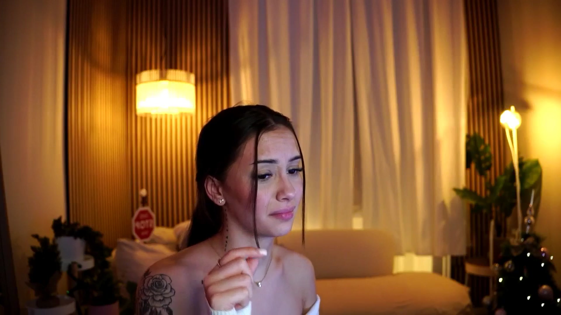 Gallery image thumbnail from Naomii18's myfreecams stream on, 12/30/2024, 08:49 image 6 of 20