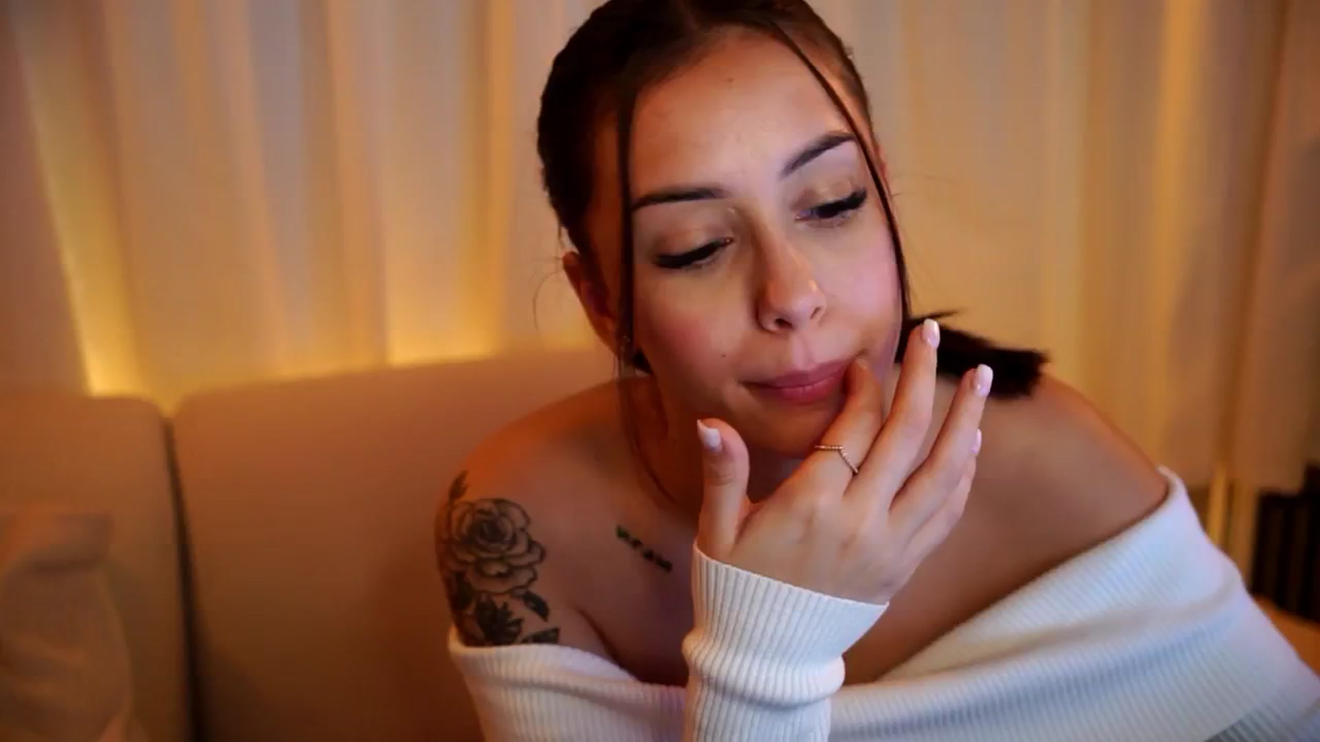 Gallery image thumbnail from Naomii18's myfreecams stream on, 12/30/2024, 10:42 image 13 of 20