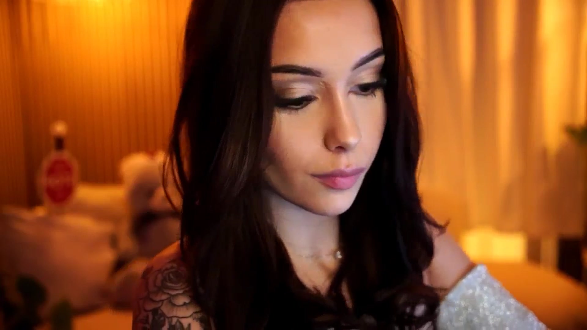 Gallery image thumbnail from Naomii18's myfreecams stream on, 12/31/2024, 07:42 image 11 of 20