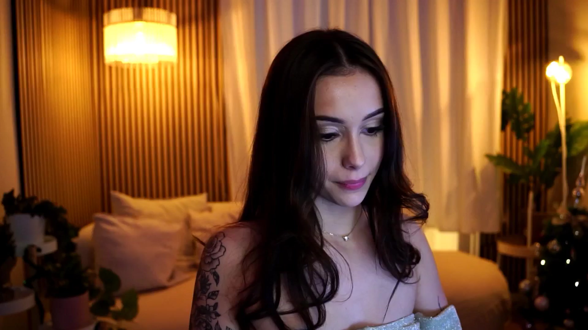 Gallery image thumbnail from Naomii18's myfreecams stream on, 12/31/2024, 11:36 image 13 of 20