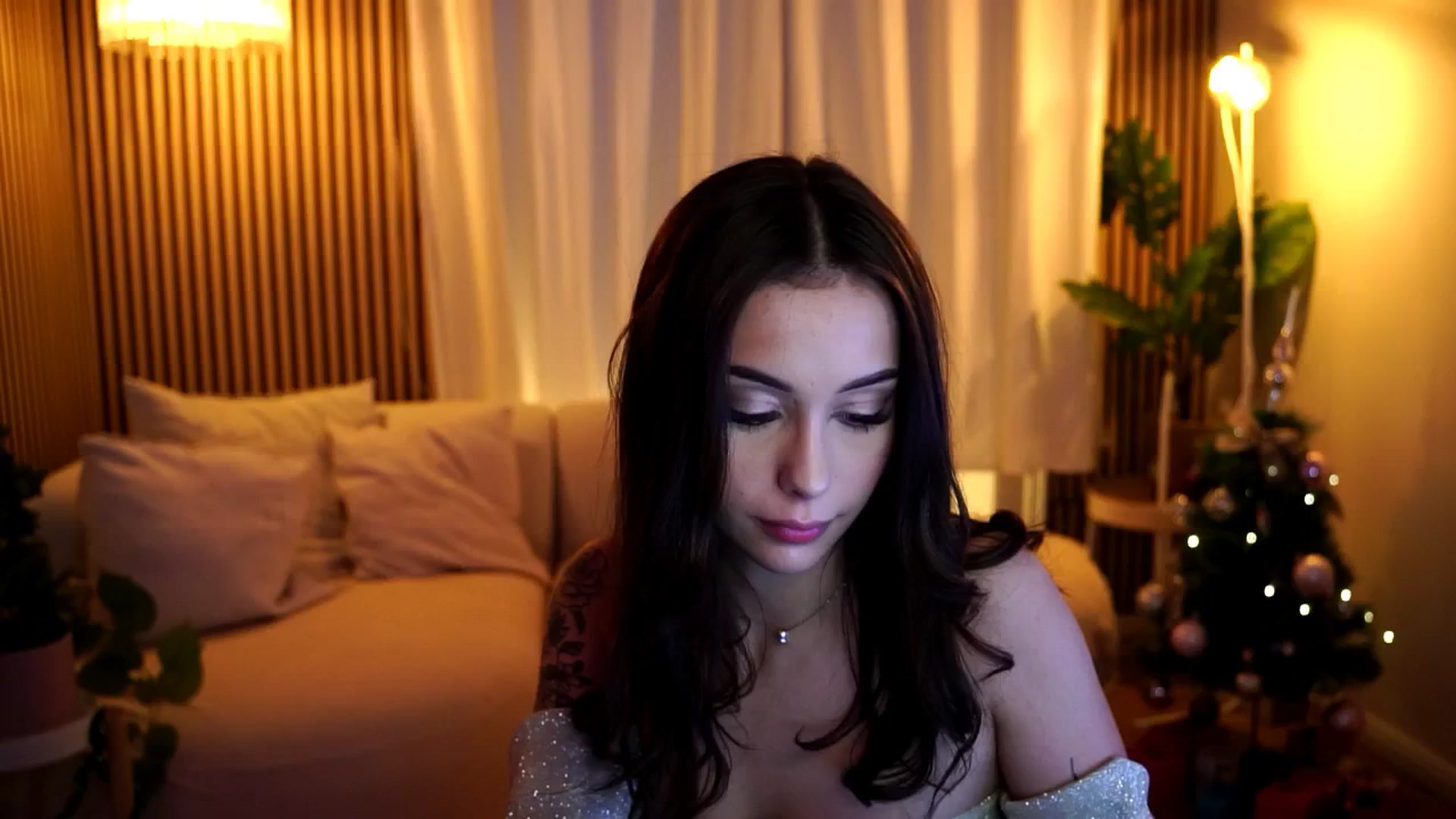 Gallery image thumbnail from Naomii18's myfreecams stream on, 12/31/2024, 11:36 image 19 of 20