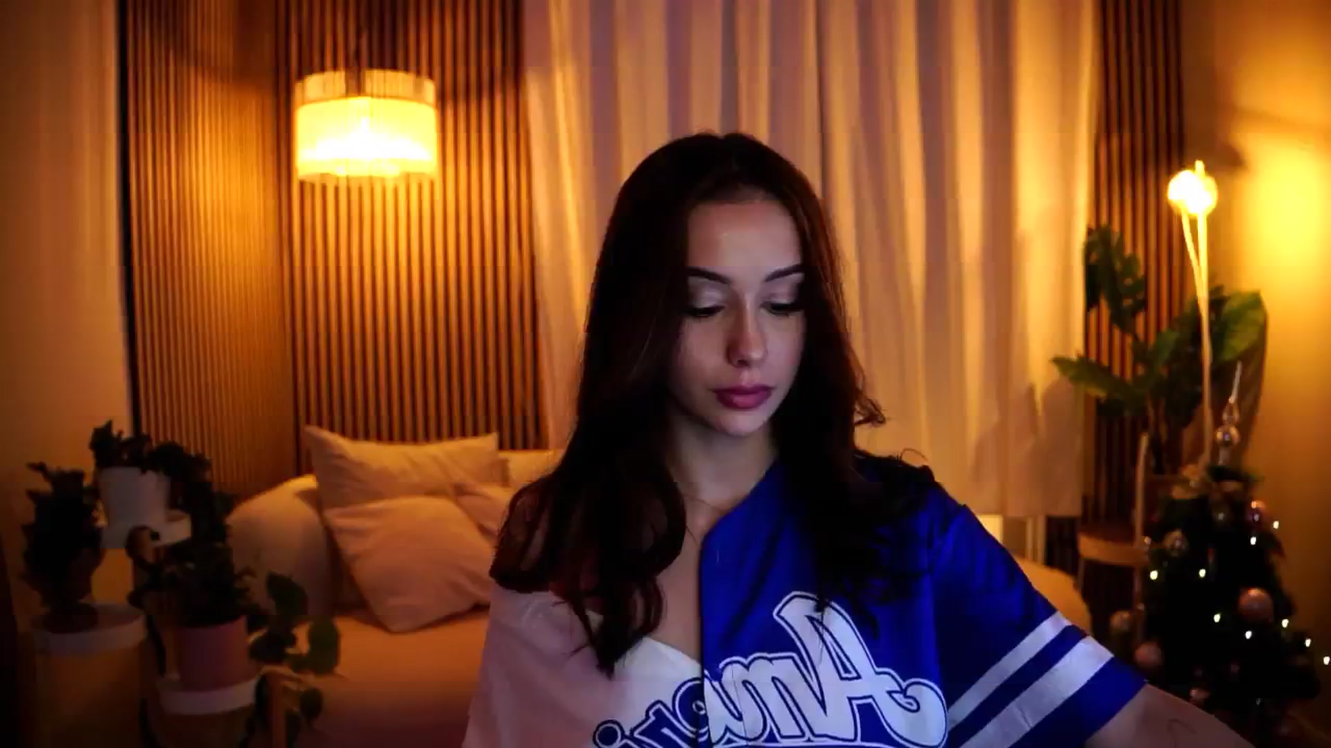 Gallery image thumbnail from Naomii18's myfreecams stream on, 12/31/2024, 13:57 image 17 of 20