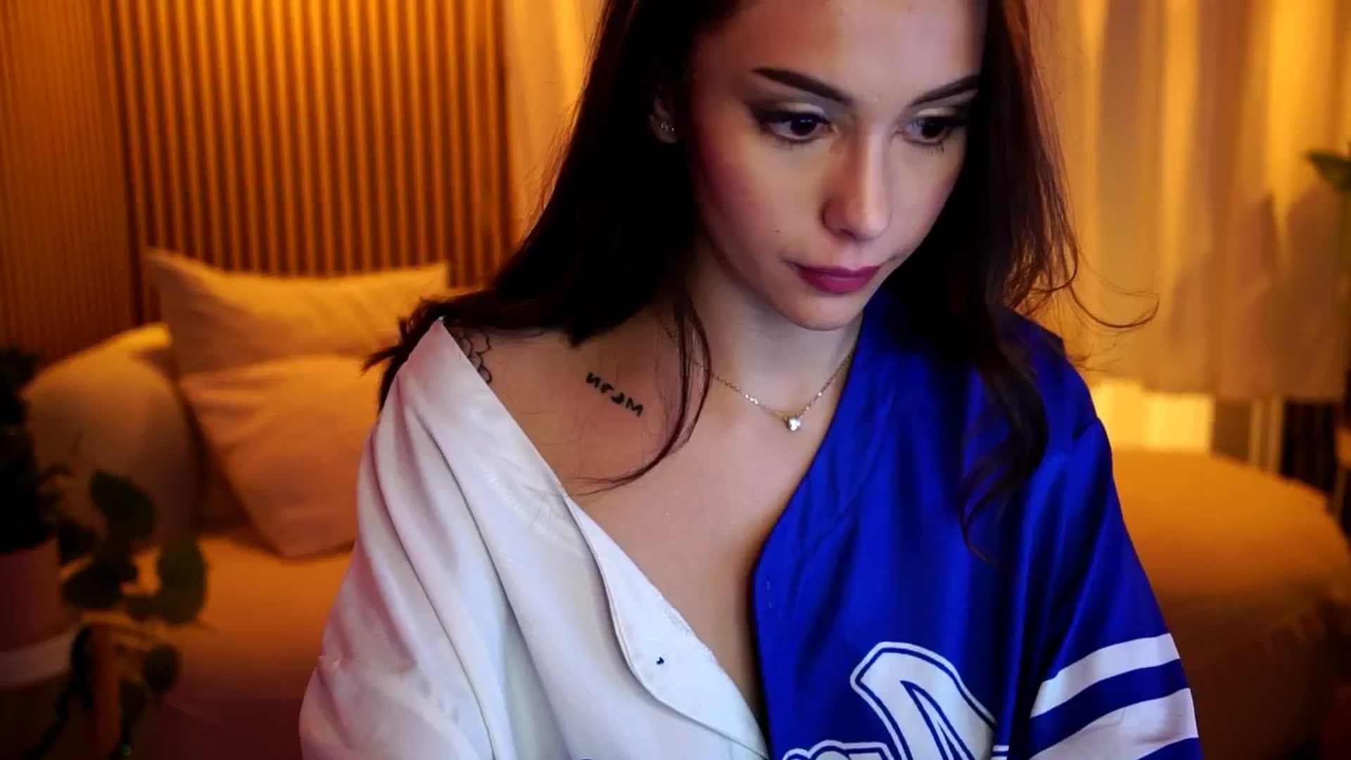 Gallery image thumbnail from Naomii18's myfreecams stream on, 12/31/2024, 13:57 image 12 of 20